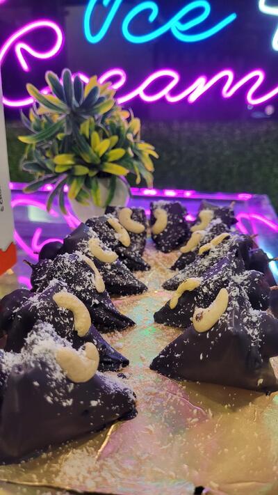 GOLD GREEN ICECREAM & PAN PARLOUR