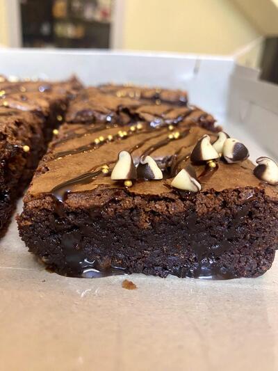 Plates of spices (Cakes & Brownies)