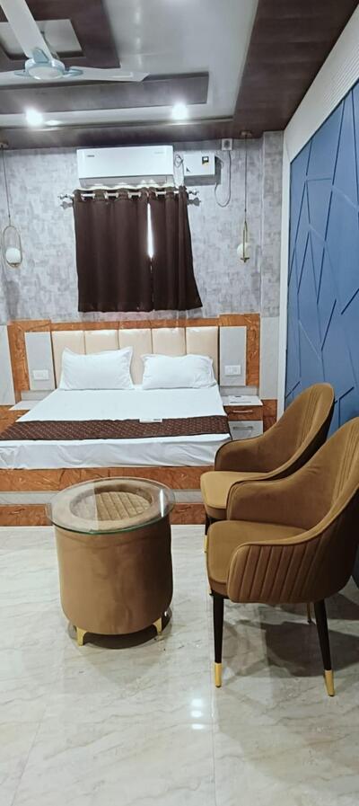 Navin's Restro & Banquet