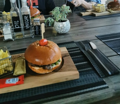 Hungry Dolphin Pub