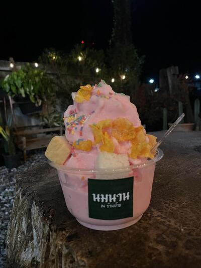 นมนาน ณ ร้านป้าย