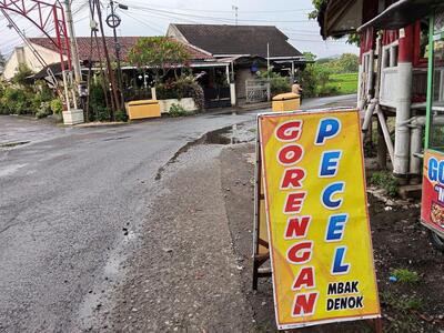 Gorengan dan Pecel Mbak Denok