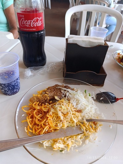 Almoço e jantinha da Rose