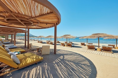 Ormos Beach Club