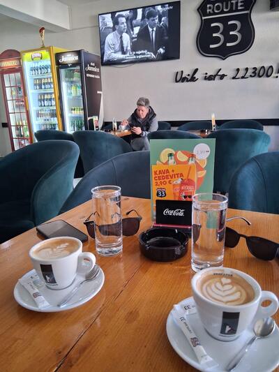 Caffe bar "33"