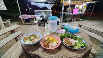 ครัวน้าลักษณ์และร้านน้ำ