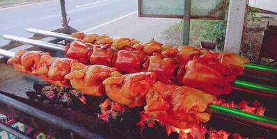 ไก่หมุนหมักน้ำผึ้งชาววัง