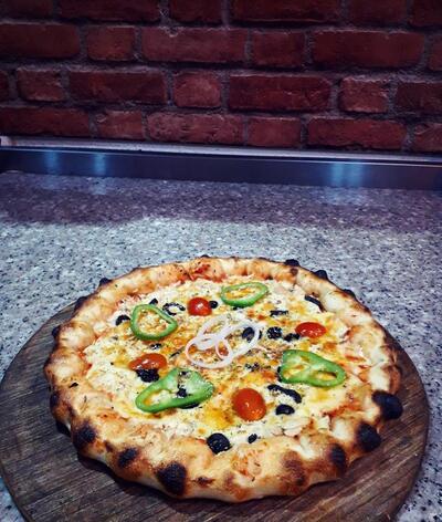 M La Pizza