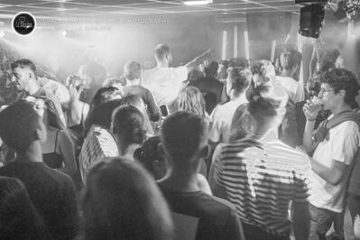 Le Donjon Lozère - Restaurant, Club & Bar