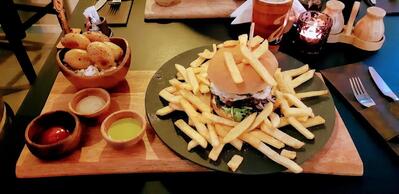 Ilya Kafe & Restaurant