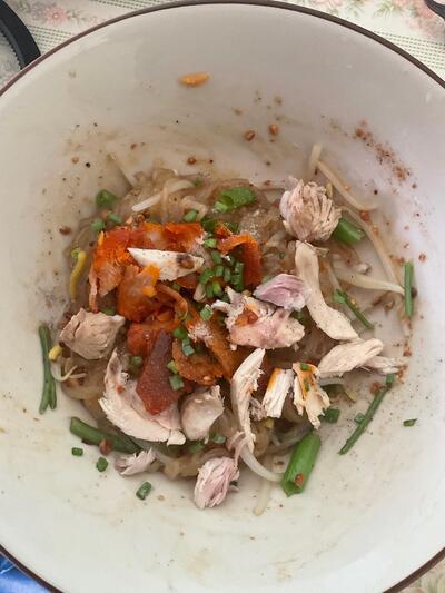 ร้านก๋วยเตี๋ยวป้าจำลอง ในตลาดนางหลง