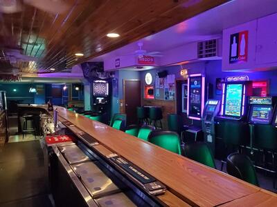 Pee-wee’s Black & Blue Bar