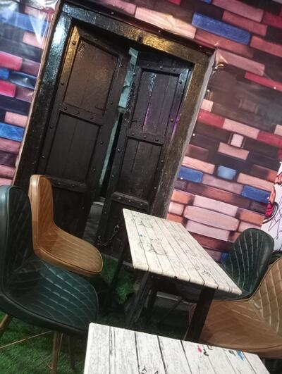 JustIn [The Fast Food Cafe]