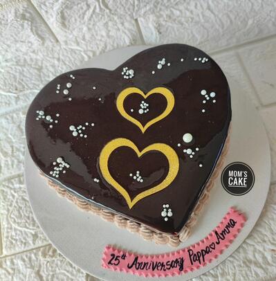 Moms Cakes and Kitchen