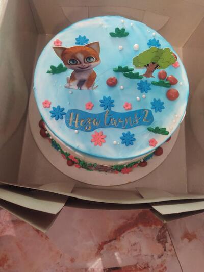 Moms Cakes and Kitchen