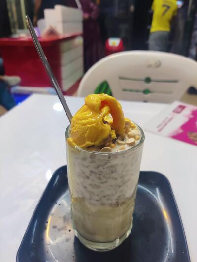 Paradise ladies kitchen