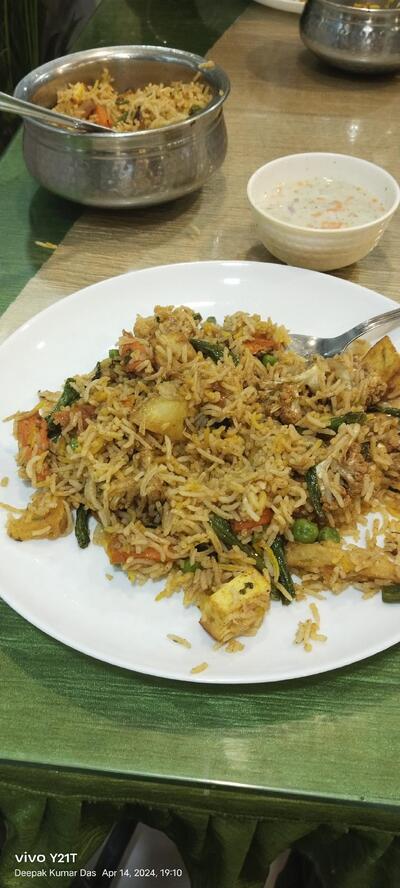 Seven eleven lotus restaurant