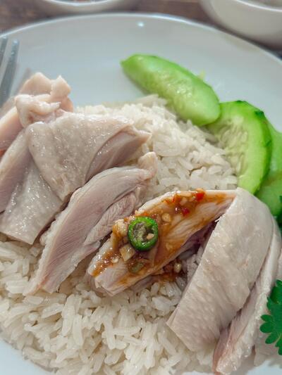 ลิ้มรสข้าวมันไก่สิงคโปร์ อุดรธานี