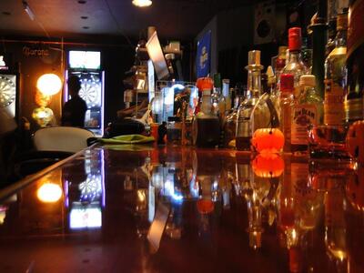 Dining Bar White Horse