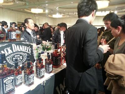 TEN'S BAR