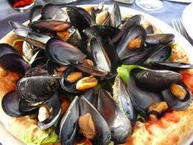 Pizza e cozze foto