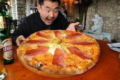 Kakarochia and Lonwano's pizza parlour