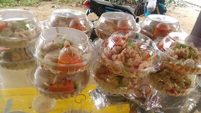 ร้านครัวยำแซ่บรสเด็ดกลางซอย