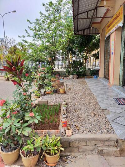 ຮ້ານແດນໜາວເມືອງຊຳ ບໍລິການ: ເຊົ່າລົດ, ຜູ່ນຳທ່ຽວ, ອາຫານ ແລະ ເຄື່ອງດື່ມ