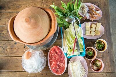 ຮ້ານຕຳ ແອບແຊ໋ບ by MC