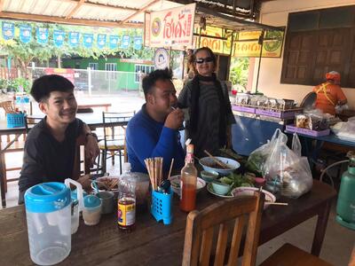 ร้านก๊วยเตี๋ยวโกเด้ง-โฮเด้ง ป้าอ้วน บ้านโพนแพง