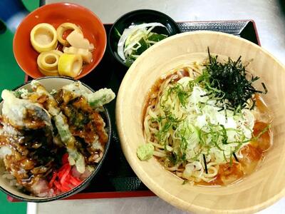 お土産•お食事処『むらびと』