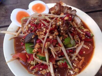 ร้านไก่ย่างเขาสวนกวาง ส้มตำ น้ำดื่มเพื่อสุขภาพ