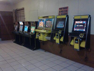 Bar El Mangó & Agencia Hipica La Patrona
