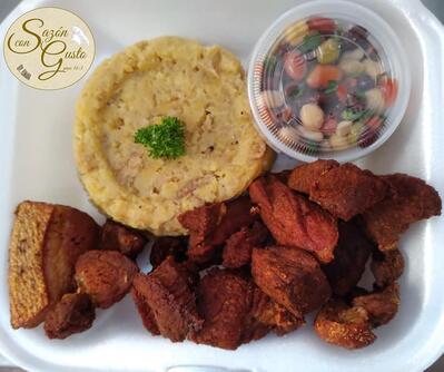 Sazón con Gusto Catering