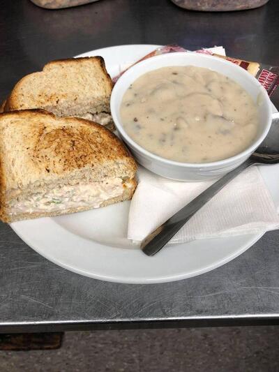 Leannes Bar&Grill Millet AB