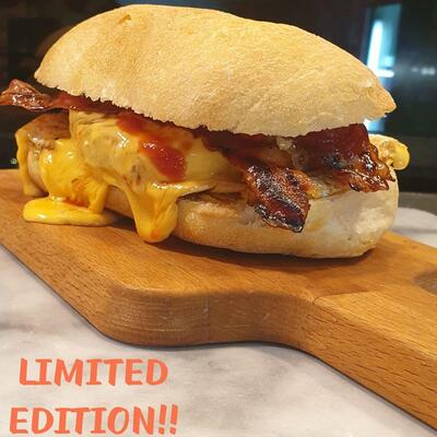 La Panineria Romana offre un'ampia varietà di opzioni per gli amanti dell'hamburger