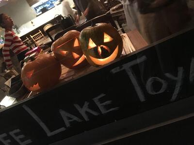 Cafe Lake Toya