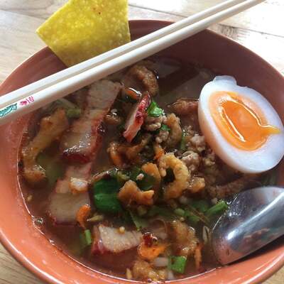 โย่งเตี๋ยวไข่สำราญ