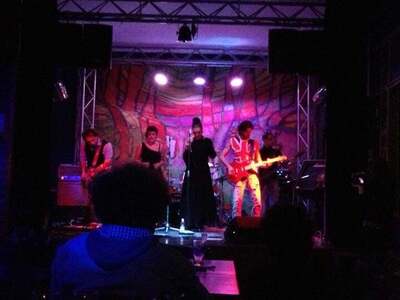 Live23