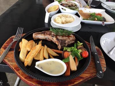 Khun Chef Bistro & Wine Garden