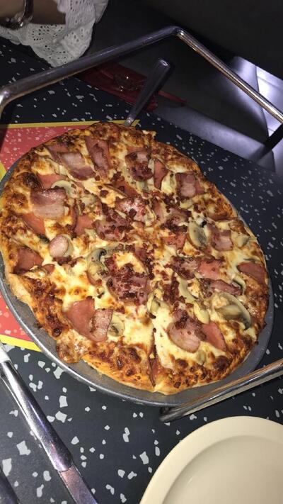 Hollywood Pizza