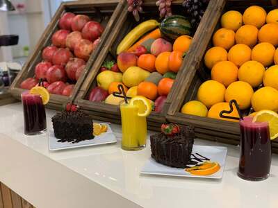 Avocado juice bar آب ميوه طبيعي آووكادو