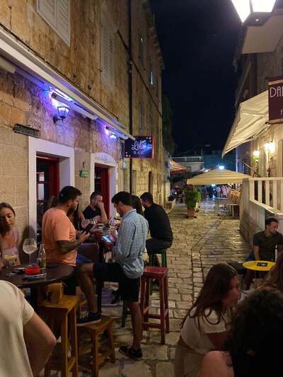 Lola Bar