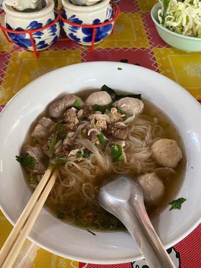 ก๋วยเตี๋ยวป้าคำ ลูกชิ้นปู่โย่ง