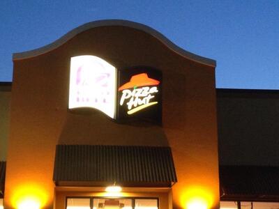Combination Pizza Hut & Taco Bell