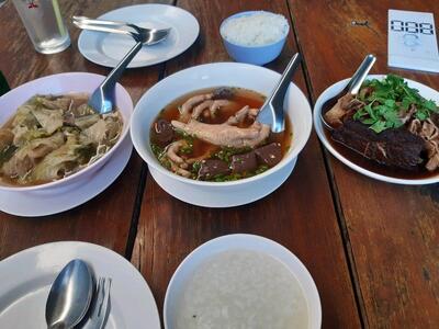 อ้อมตีนไก่