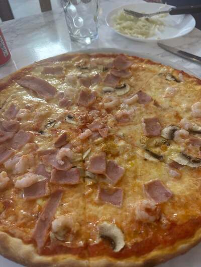 Yarens Pizzeria