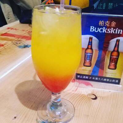 特斯拉交流餐酒館