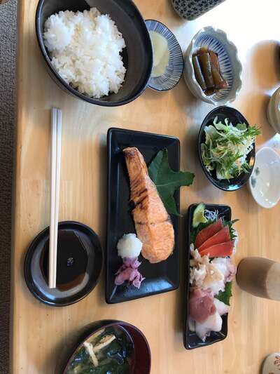 港の食事処みね家