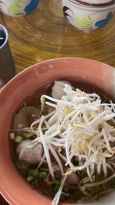 ก๋วยเตี๋ยวลูกชิ้นปู่โย่ง